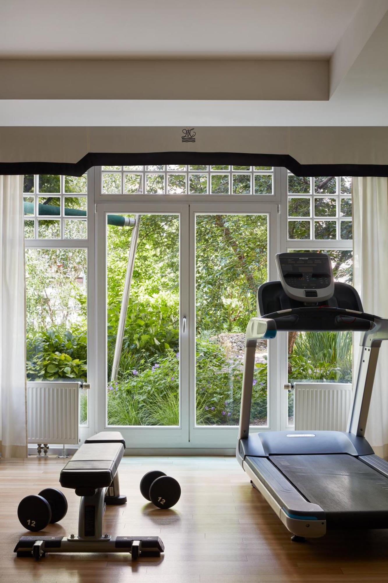 Falkensteiner Spa Resort 玛丽亚温泉 外观 照片 A treadmill in a home