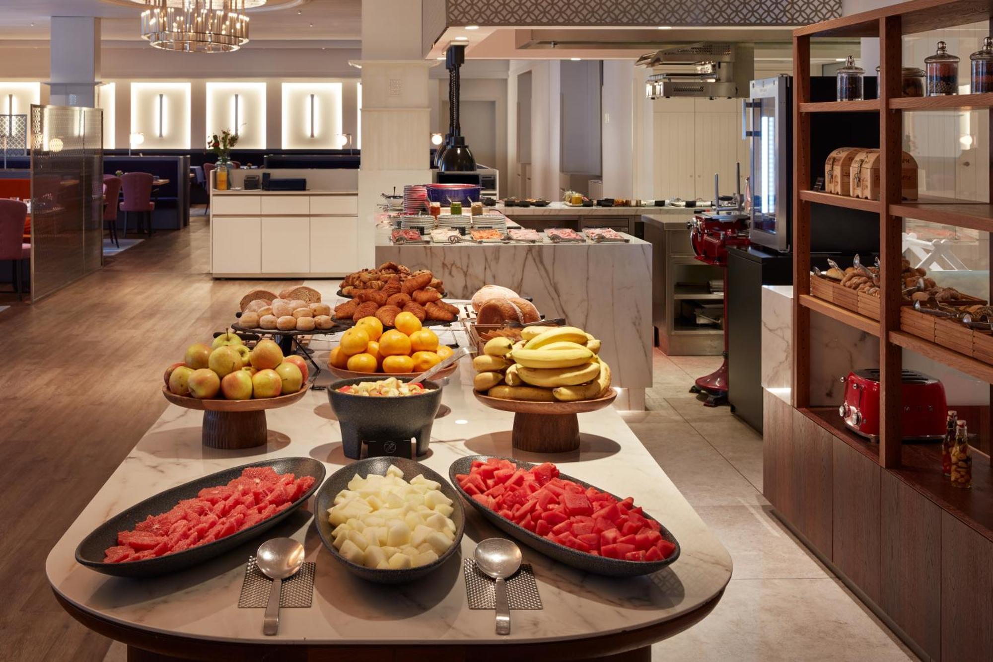 Falkensteiner Spa Resort 玛丽亚温泉 外观 照片 The buffet at the lounge